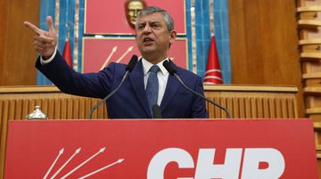 CHP'de Özgür Özel'i Destekleyen Parti Meclisi Üyelerinden İstifa Kararı