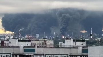 Rusya'da Yakıt Krizi Derinleşiyor: Ukrayna Petrol Altyapısını Hedef Aldı
