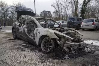 ABD'de Çok Sayıda Tesla Ateşe Verildi