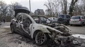 ABD'de Çok Sayıda Tesla Ateşe Verildi