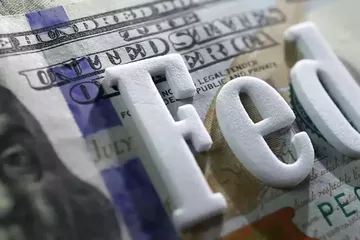 Fed: Yüksek Belirsizliğe Rağmen ABD Ekonomisi Güçlü Büyüyor