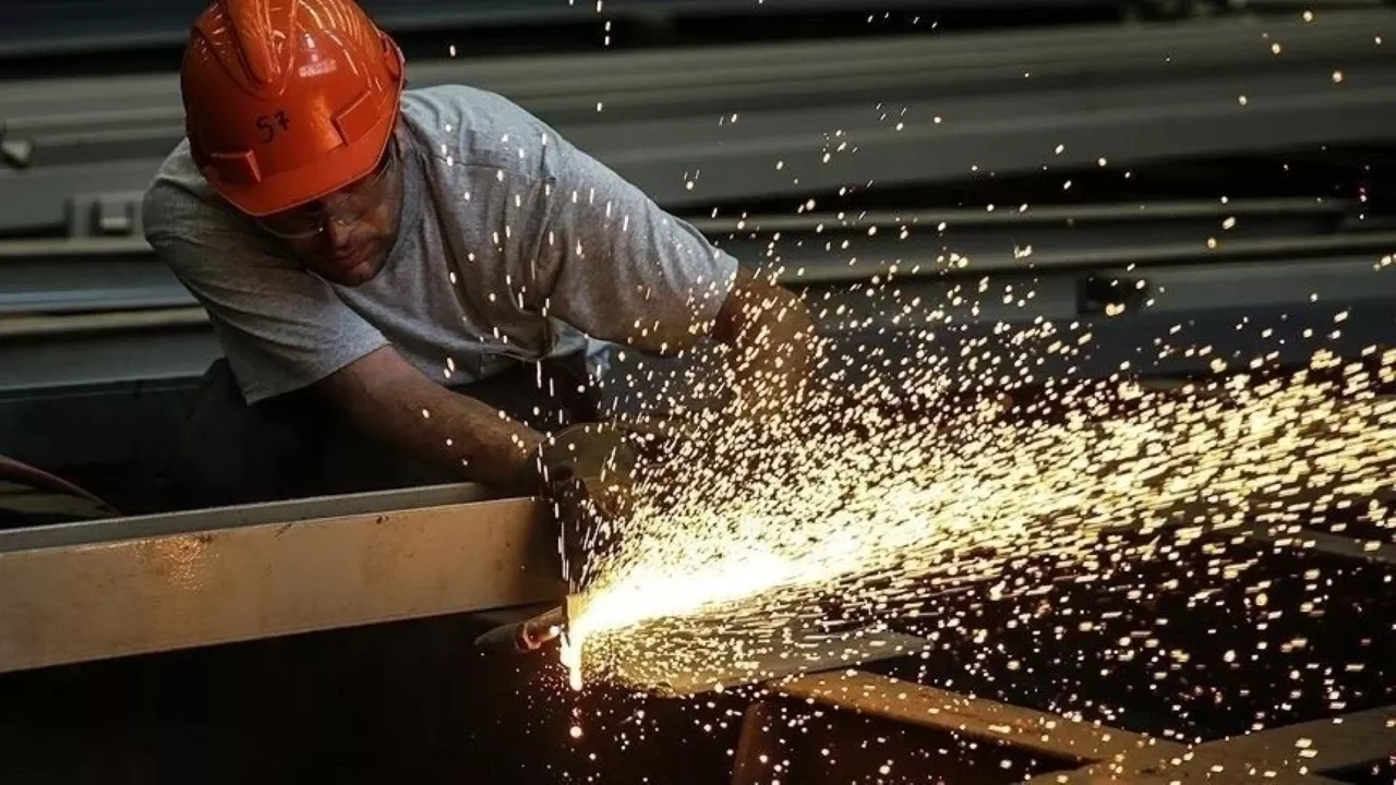 Reel Kesim Güveni Ağustos'ta Arttı, Kapasite Kullanımı Geriledi