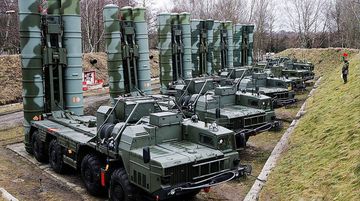 Kremlin'den S-400 Açıklaması: Türkiye ile Temaslar Sürüyor