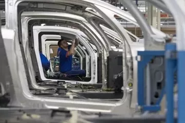 Euro Bölgesi'nde İmalat 4,5 Yılın Zirvesine Çıktı