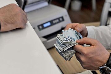 Tüketici Kredileri Yeniden Hız Kazanırken Ticari Krediler Yavaşladı